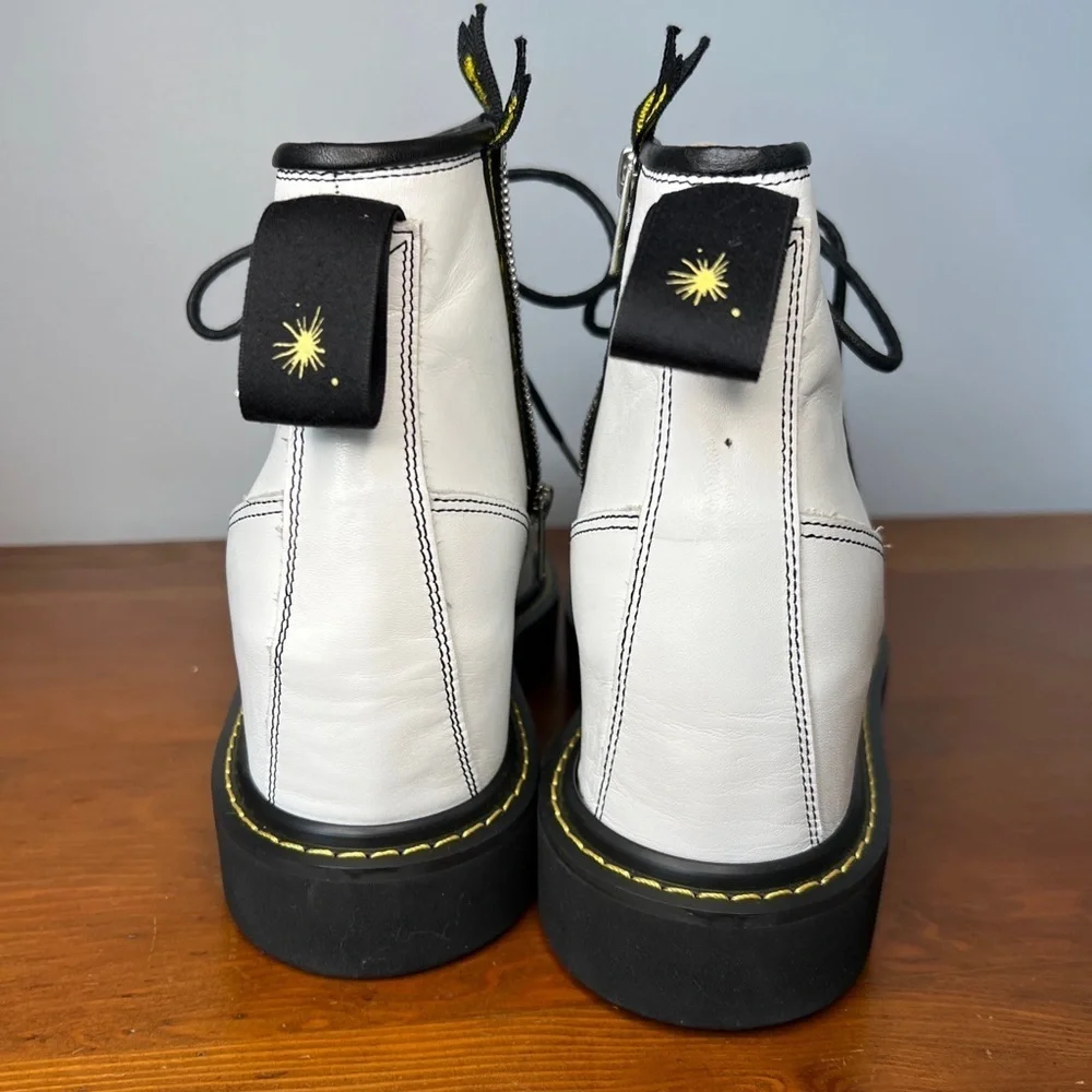 MIHARA YASUHIRO SEVEN Men’s 8.5 •  White Platform Heeled Lace Up Boots.